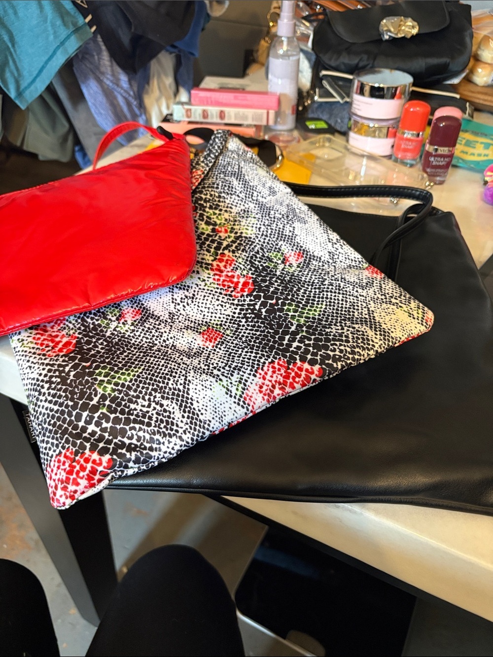Set of three purses by Tahiti Glossy Pouch - Picture 6 of 7